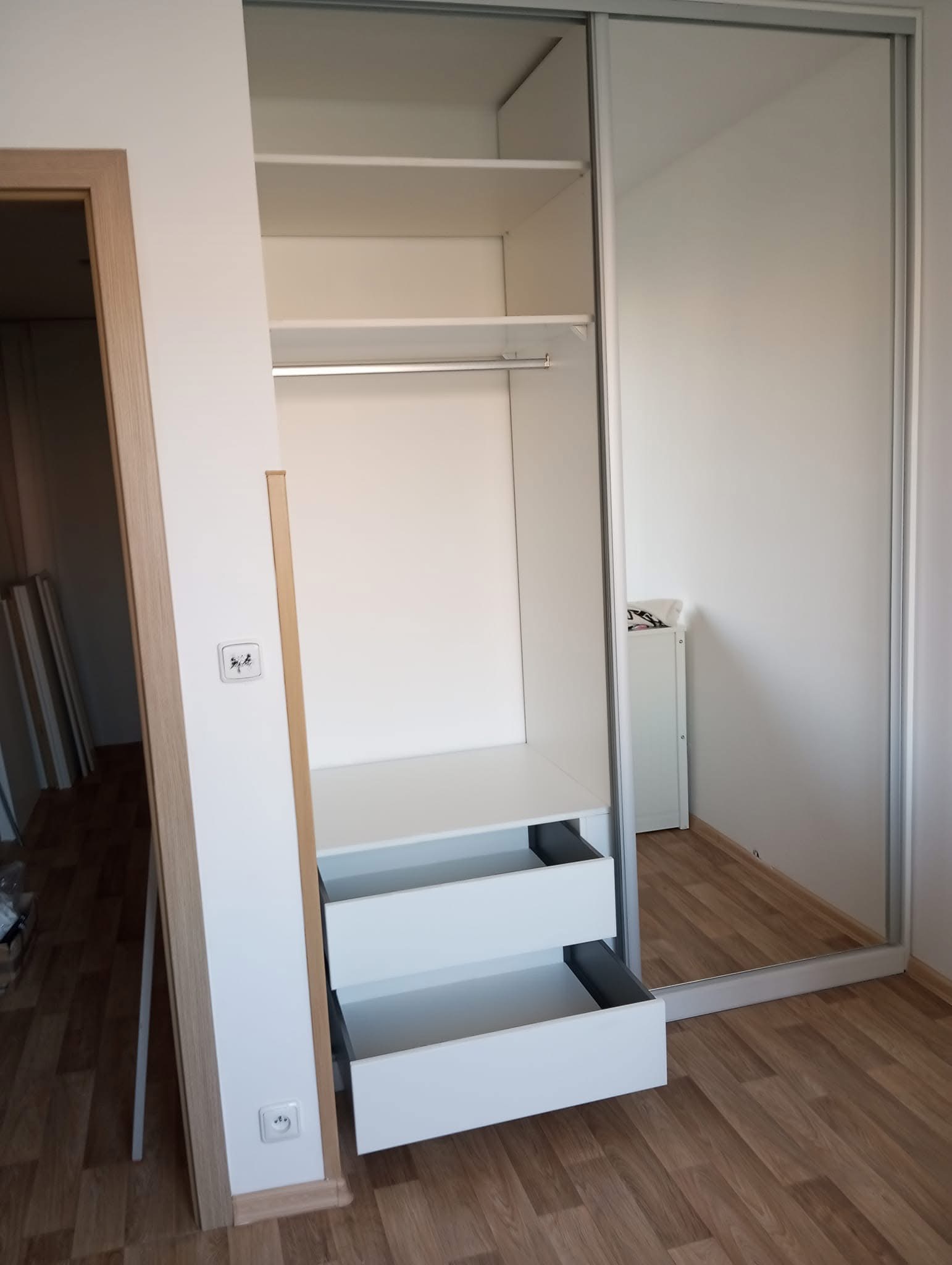 Vestavné skříně