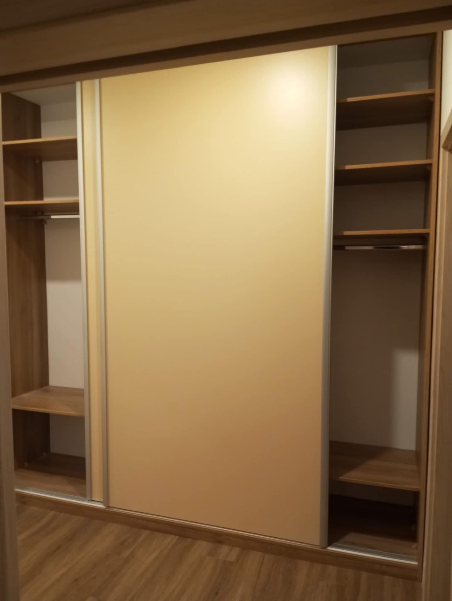 Vestavné skříne na chodbu