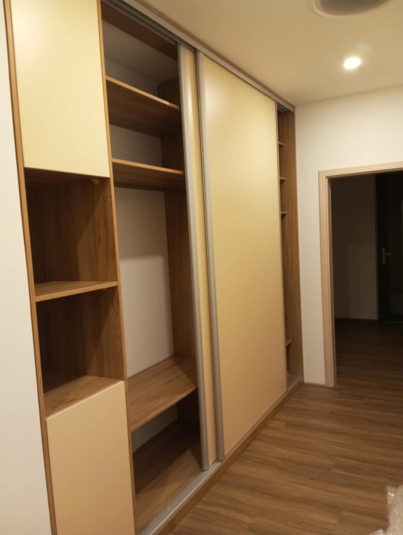 Vestavné skříne na chodbu